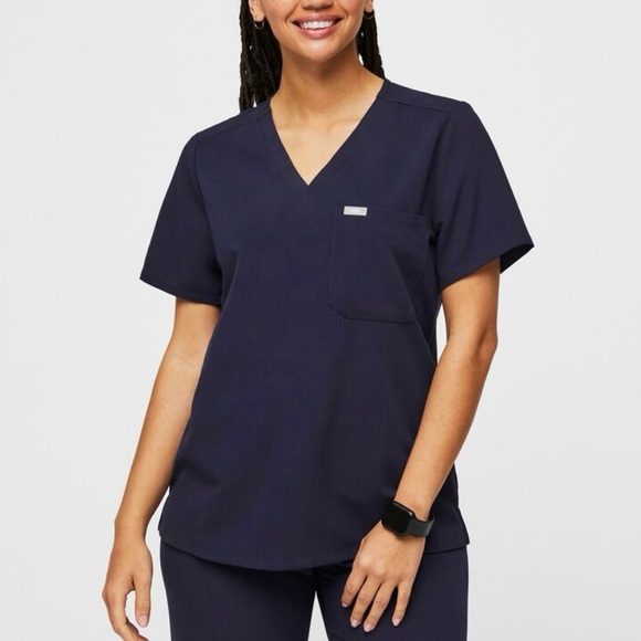 FIGS Scrub Top - Catarina, One-Pocket -Technical Collection - Picture 2 of 5